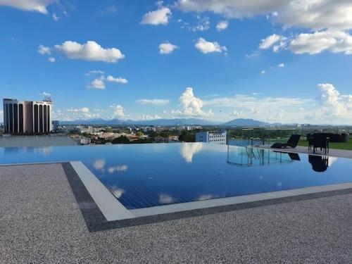 Kozi Square With Infinity Pool Ii * Kuching